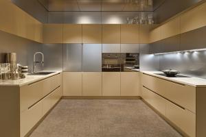 Licht und TechnikOb Effekt- oder Arbeitslicht, da wo es hingehört! Die Möglichkeiten richten sich ganz nach Ihren Wünschen, von Halogen bis energiesparender LED-Technik ist alles möglich. Technisch ausgefeilt sind natürlich auch alle anderen Funktionen in der Küche.