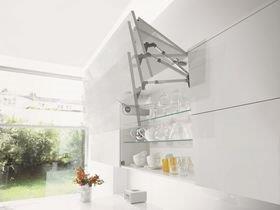 Küchen Equipment - AuszügeDie besonderen Elemente der Innenausstattung machen die Küche erst perfekt. Denn je nach individuellen Ansprüchen wird dank Vorrats-Auszügen, Holz-Besteckeinsätzen oder elektrischer Öffnungsunterstützung aus der Küche eine Profi-Kochwerkstatt. 